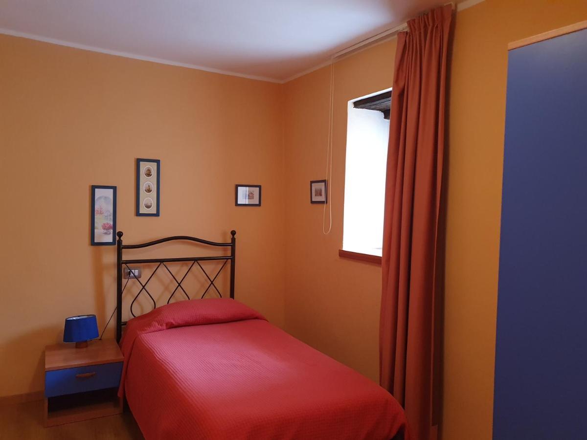 Appartamenti Vacanze E Camere Roccetta Fiorita Pettenasco Zimmer foto