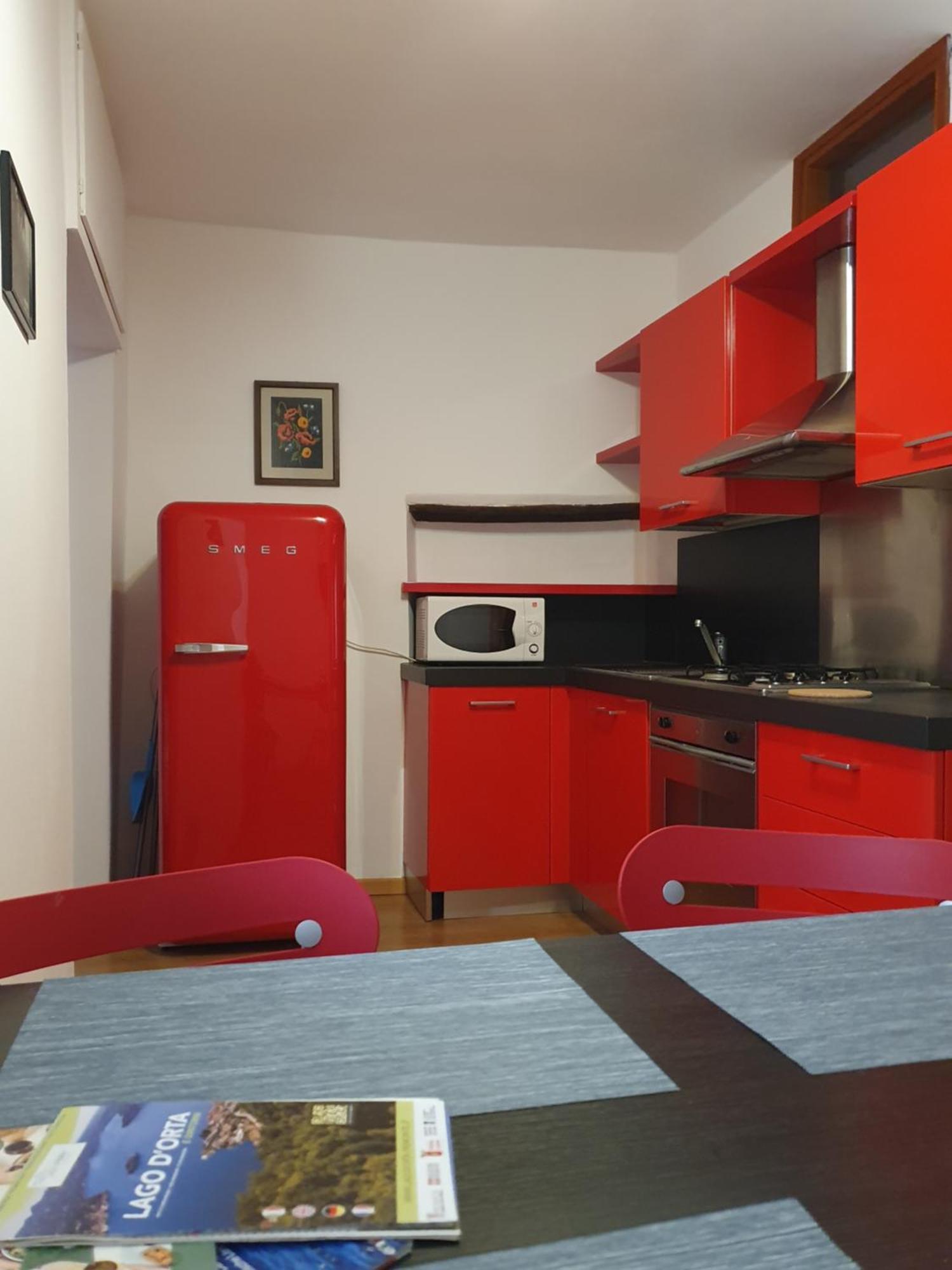 Appartamenti Vacanze E Camere Roccetta Fiorita Pettenasco Zimmer foto