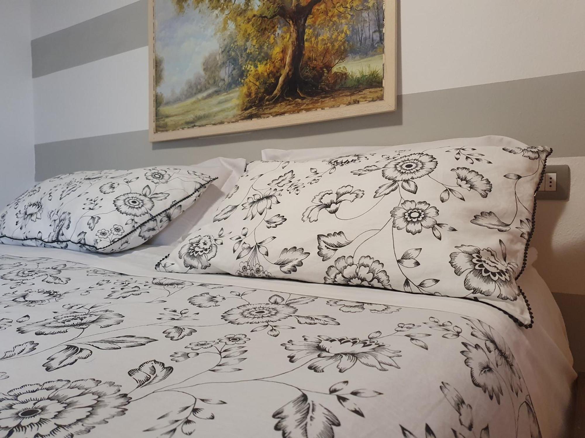 Appartamenti Vacanze E Camere Roccetta Fiorita Pettenasco Zimmer foto
