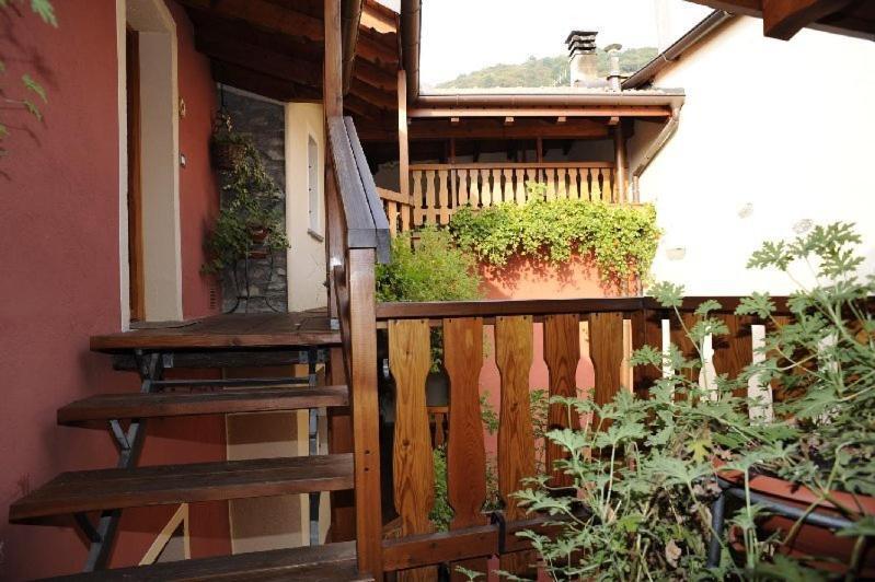 Appartamenti Vacanze E Camere Roccetta Fiorita Pettenasco Zimmer foto